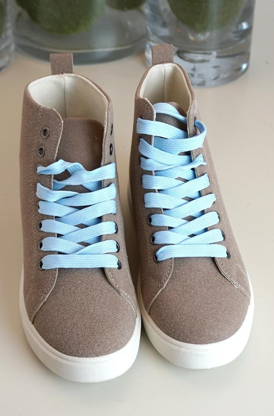 Nicolette Dove Grey Sneakers
